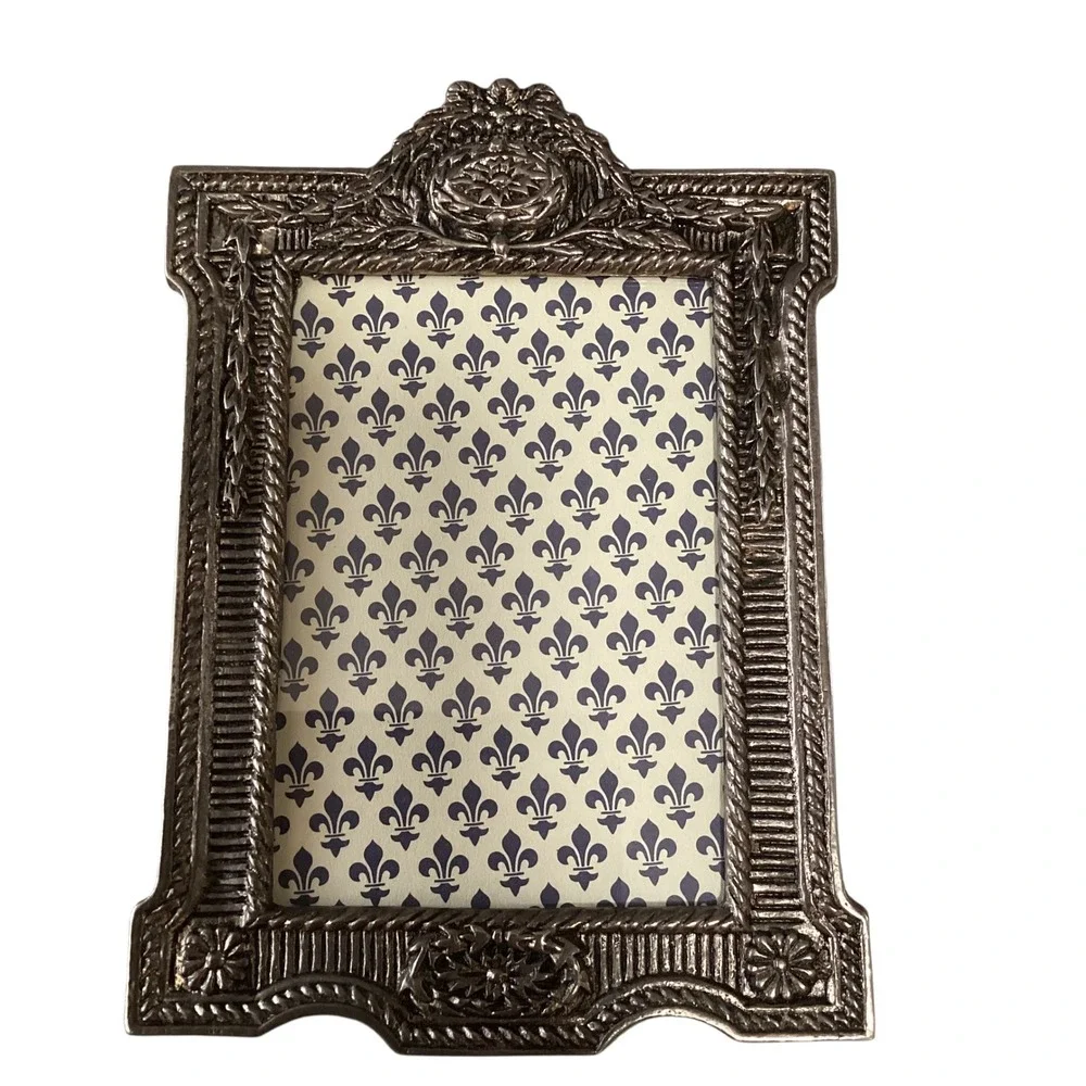 Vintage Style Ornate Silver Tone Metal Picture Frame Laurel Wreath 5x7 Inch